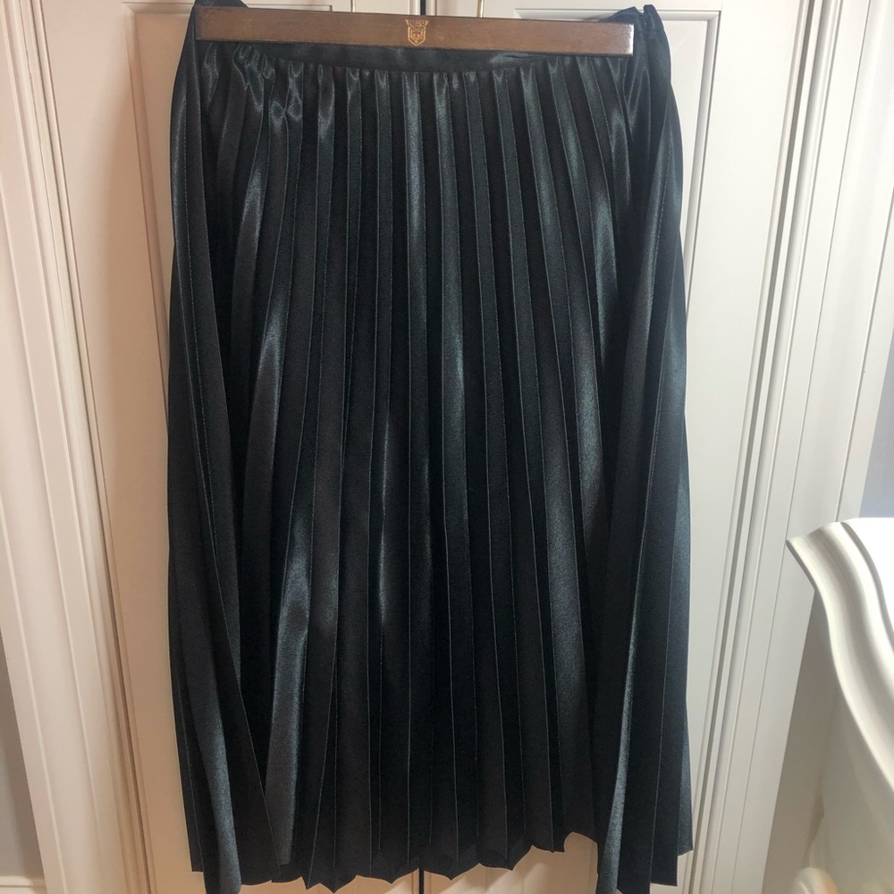 Metallic Dark Green Pleated Midi Skirt